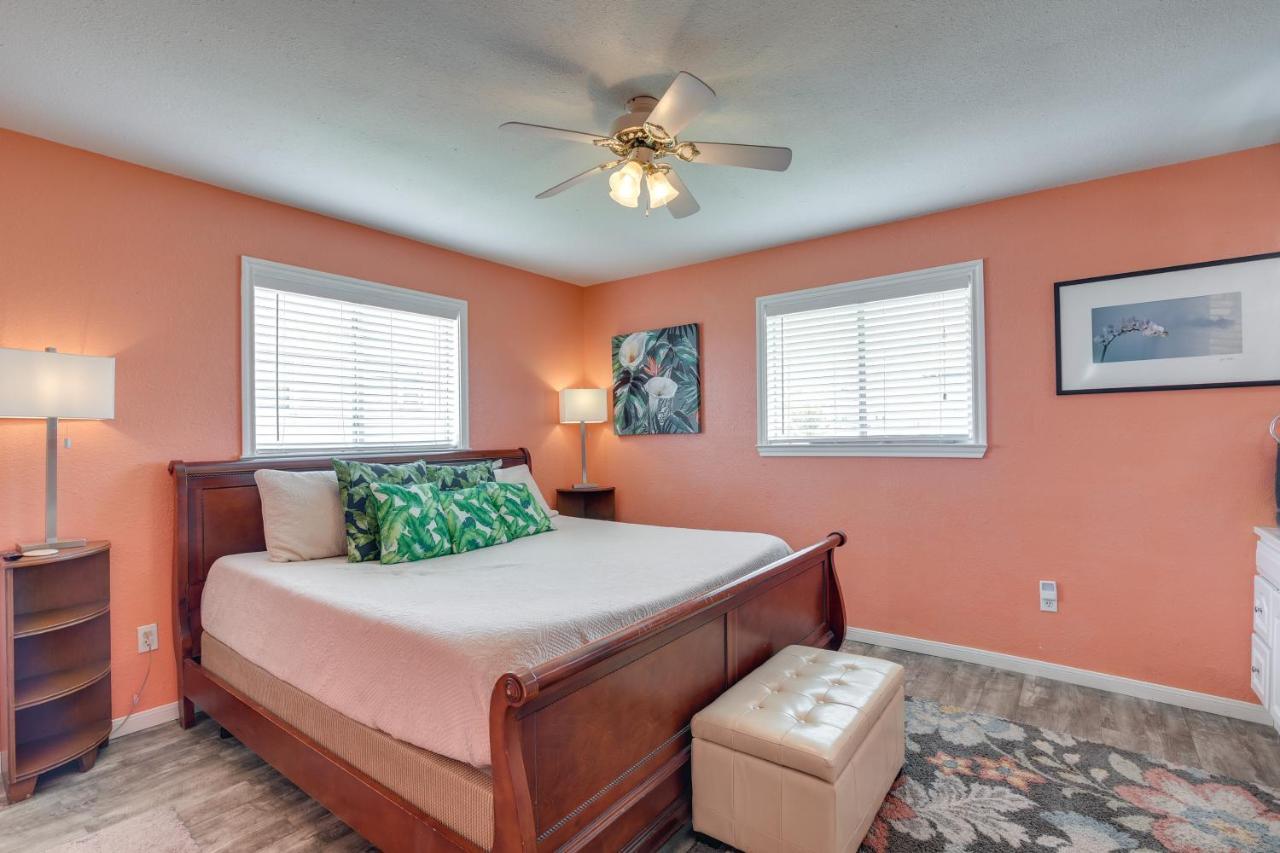 Surfside Beach Home With Deck 300 Feet To The Gulf! المظهر الخارجي الصورة