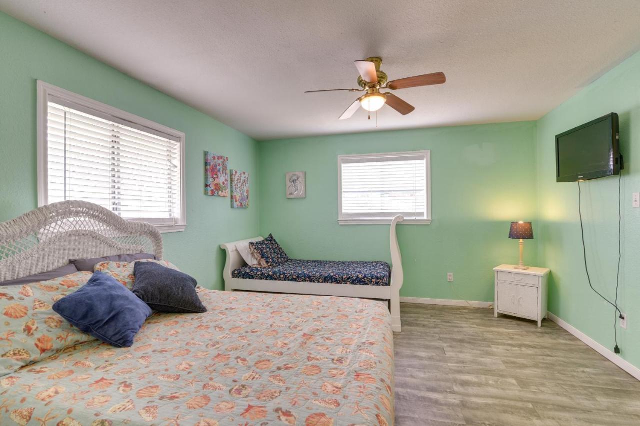 Surfside Beach Home With Deck 300 Feet To The Gulf! المظهر الخارجي الصورة